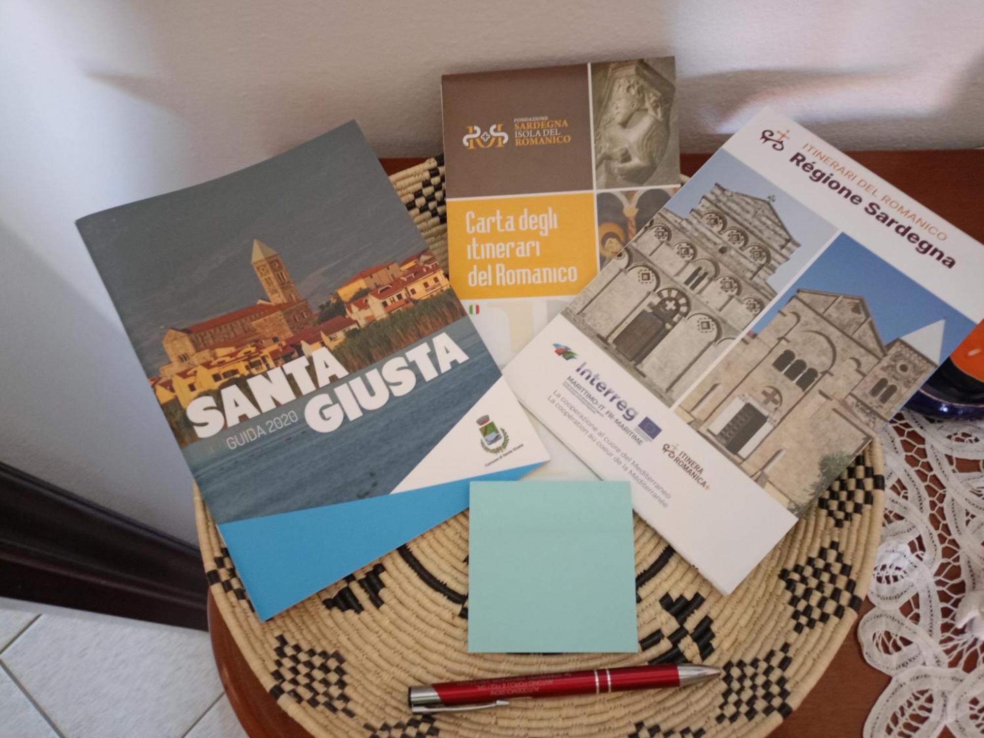 Appartamento Santa Giusta Eksteriør bilde